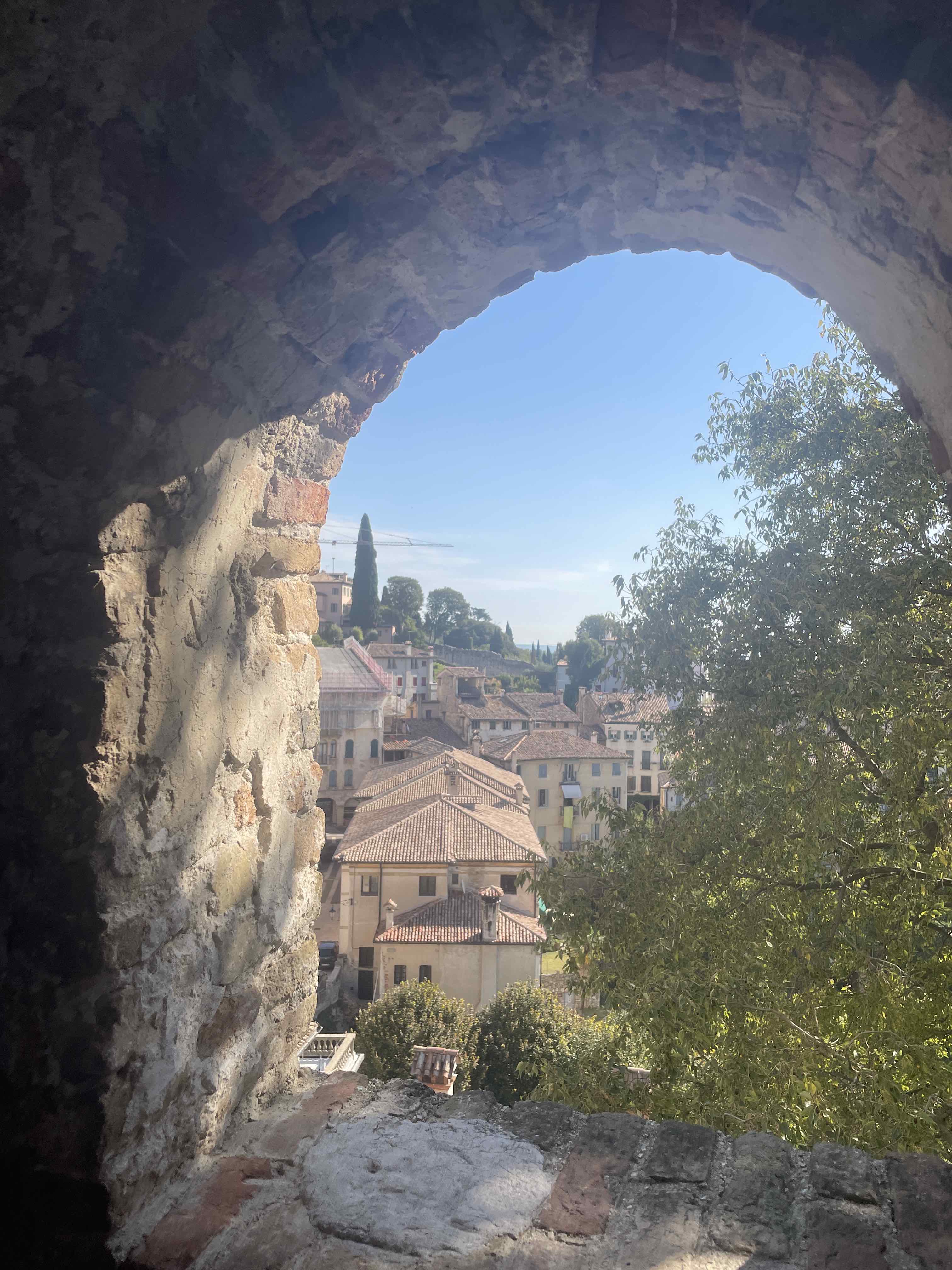 ASOLO SULLE TRACCE DELLA STORIA: REGINA, POETI E CENTO ORIZZONTI